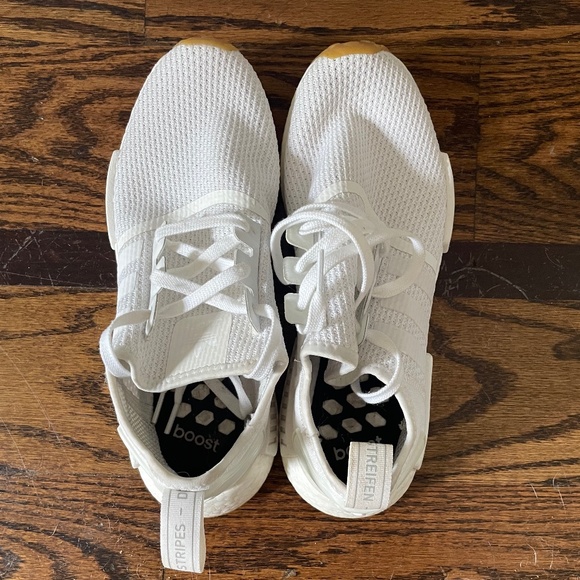 Athletic_Shoes